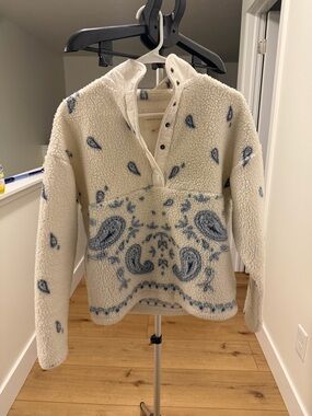 American Eagle Outfitters Cream Sherpa Pullover with Blue Paisley